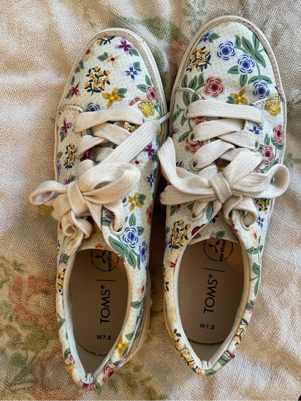 Toms sneakers floral design shoes size 7.5 women’s spring
